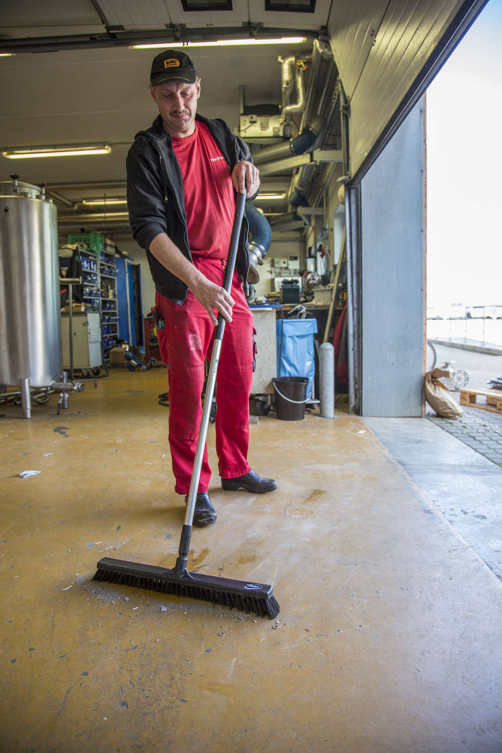 Broom, 610 mm, Soft, Red