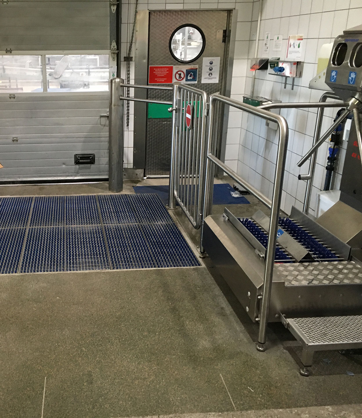 ProfilGate® sti45 Aqua wet cleaning and disinfection system, WLH (mm) 1473 x 2967 x 45, 1 x V2A-Tray, 12 x Grate