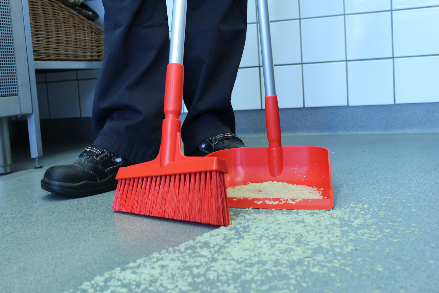 Upright dustpan, 330 mm, Red