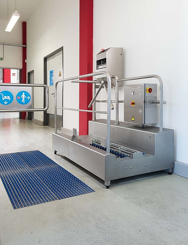 NEPTUN HCS 1 boots cleaning machine, stepping by, integrated hand disinfection unit, WDH (mm) 1620 x 910 x 1670