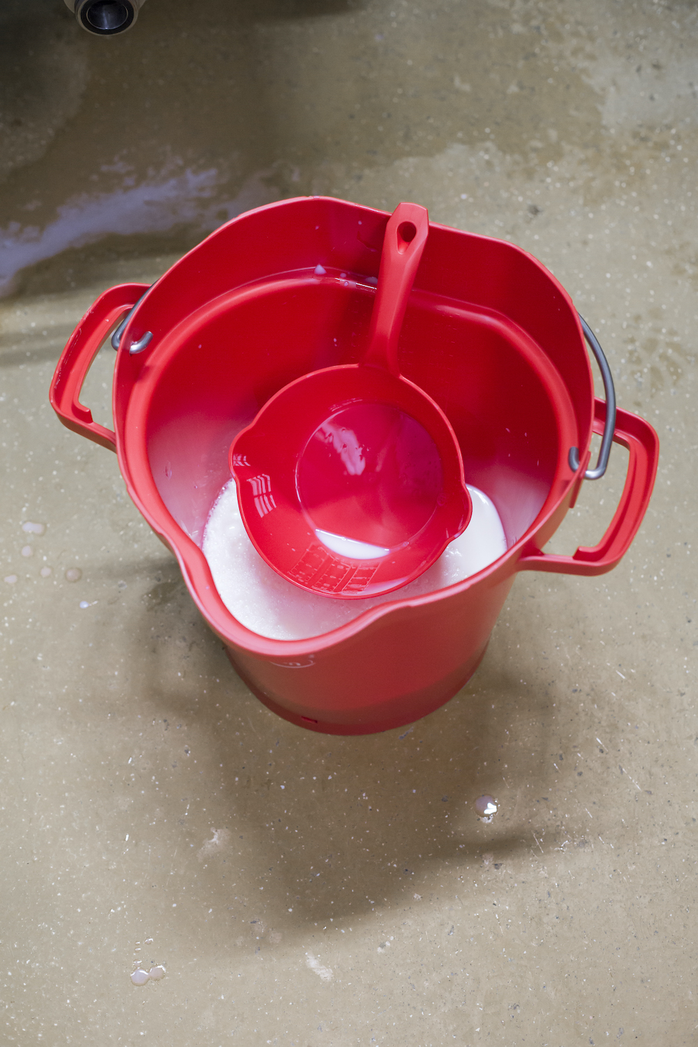 Vikan Round Bowl Scoop, 330 mm, , Red