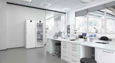 Liebherr SRFvg 4011 laboratory refridgerator, 3 °C ... +16 °C, 298 L, fan-assisted cooling, plastic inner liner, glass door