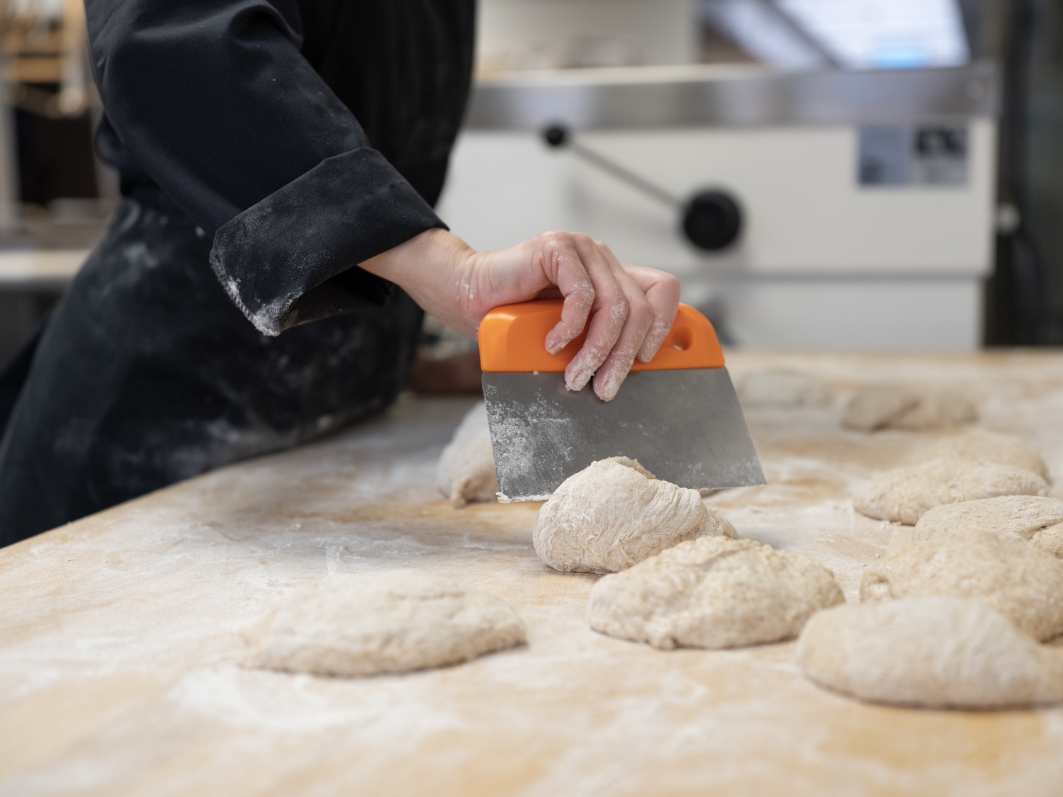 Vikan Dough Cutter/Scraper, Stainless Steel Blade, Flexible, 146 mm, Orange