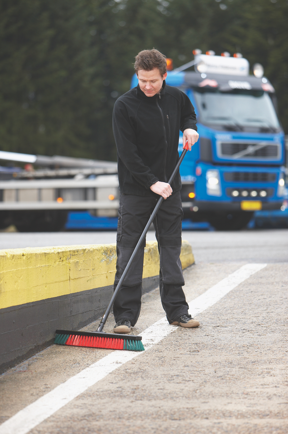 Garage Broom, 665 mm, Hard, Black