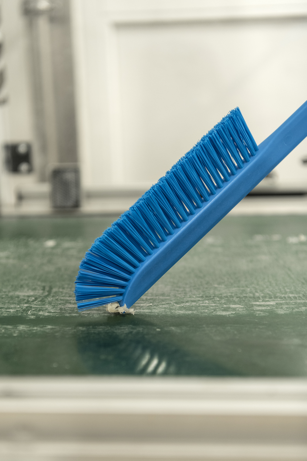 NEW Vikan 4197n Ultra-Slim Cleaning Brush with Long Handle, 600 mm, Medium